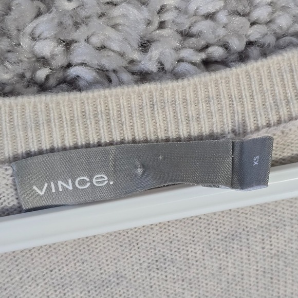 Vince Womens Cashmere Sweater Size XS Cream‎ V Neck Pullover Minimalist Luxe - Picture 6 of 16